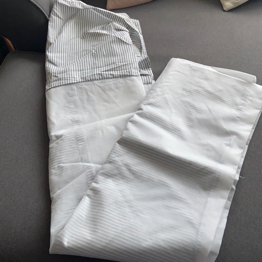 BNWT Queen dust ruffle from Target